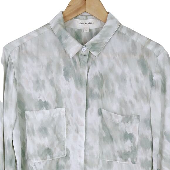 Cloth & Stone SZ M Green Water Color Print So Soft Tencil Button Front Top - Picture 3 of 6